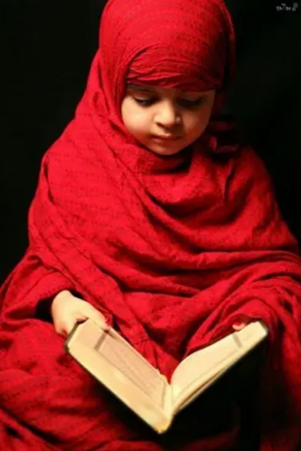 Hijab anak dengan aksen simpul yang cantik